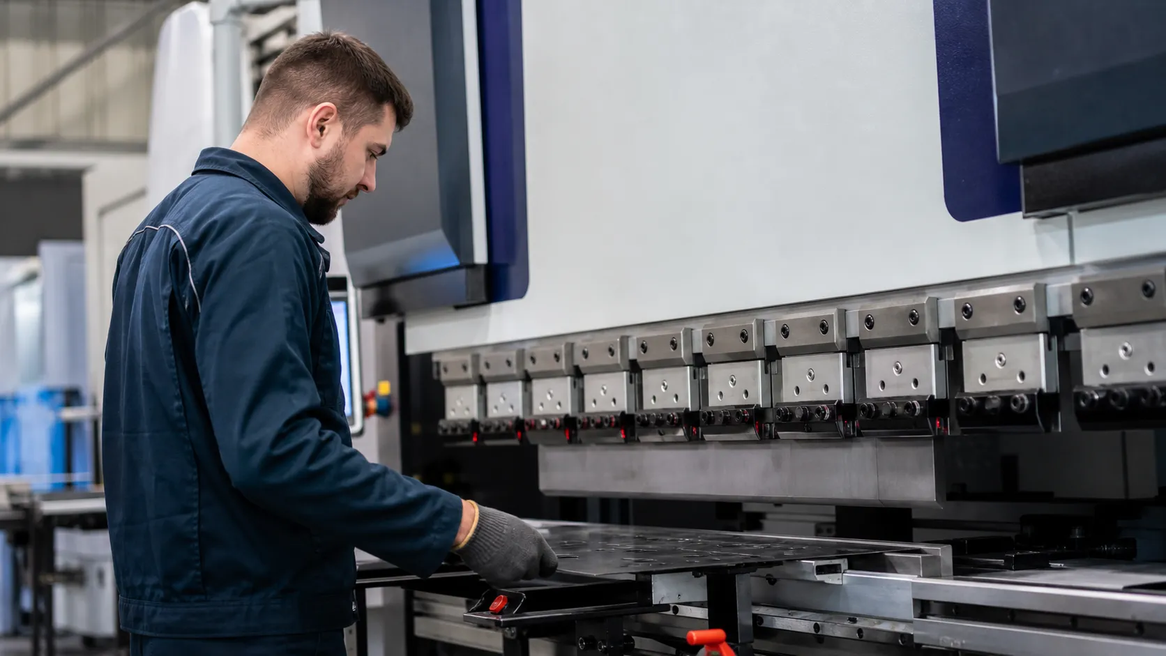 Automatic CNC bending machine high precision fast setup for sheet metal panel bending